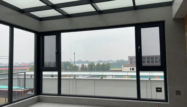 断桥铝节能门窗在阳光房中的应用趋势与未来方向